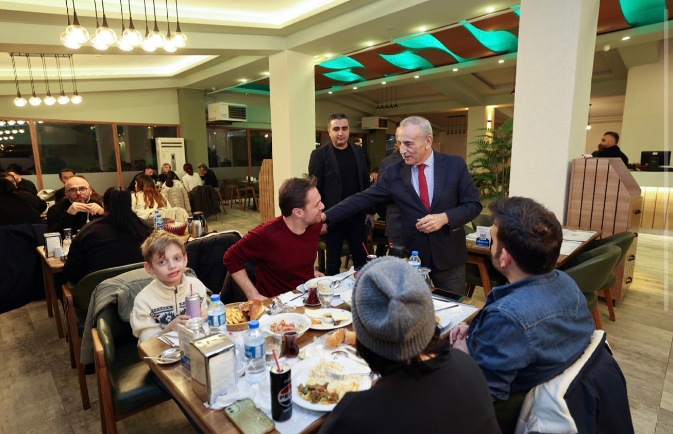 Küçükçekmeceliler İftar Sofralarında Bereketi Paylaşıyor