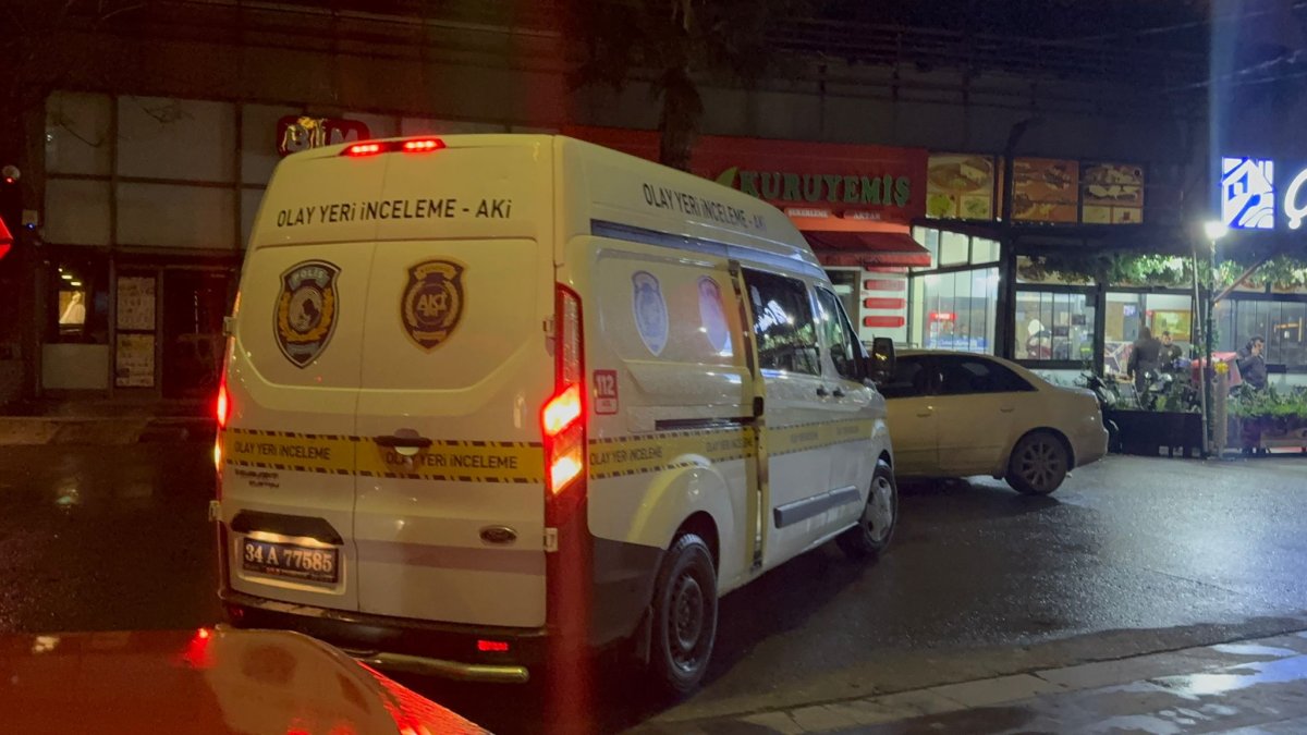 Küçükçekmece İnönü Mahallesi’nde Silahlı Saldırı: İş Yerine Kurşun Yağdı