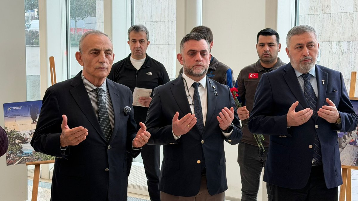 Küçükçekmece Belediyesi’nde Deprem Şehitleri İçin Saygı Duruşu