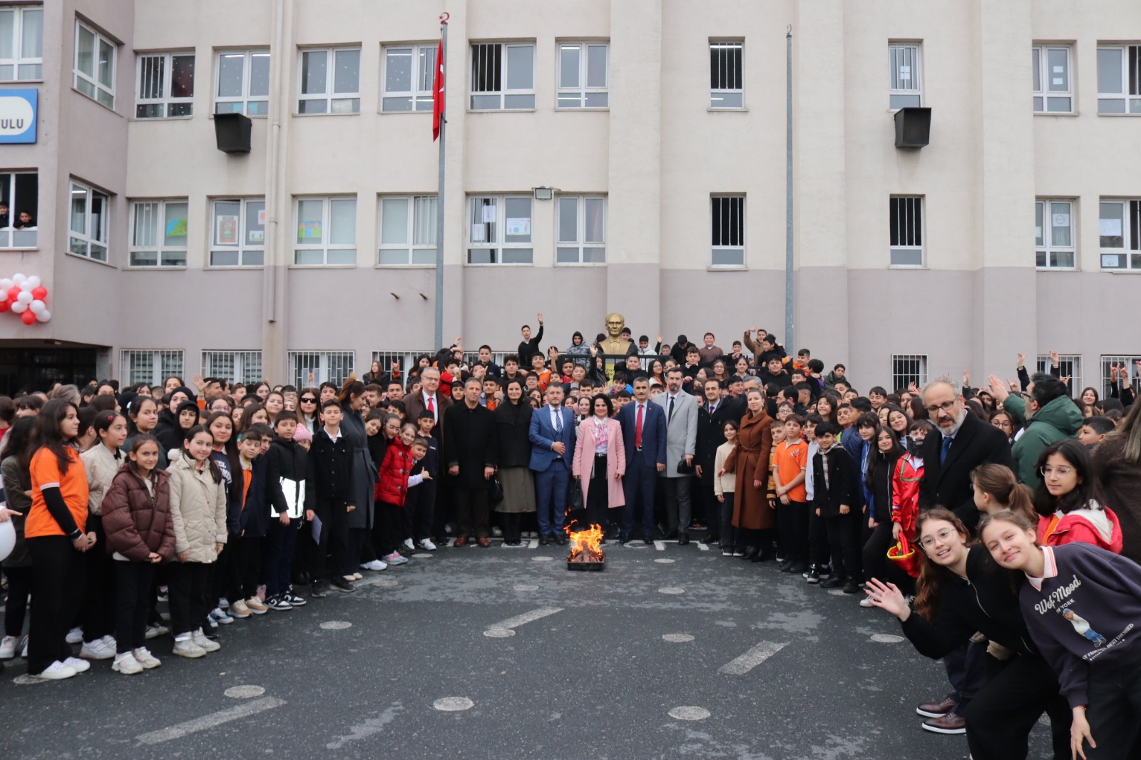 Küçükçekmece’de Nevruz Coşkusu: Öğrenciler Kadim Kültürle Buluştu