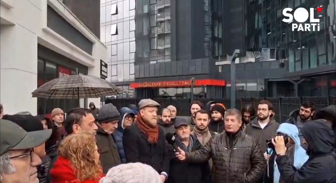 Küçükçekmece’de Pankart Soruşturması: 3 Sol Parti Üyesine Ev Hapsi